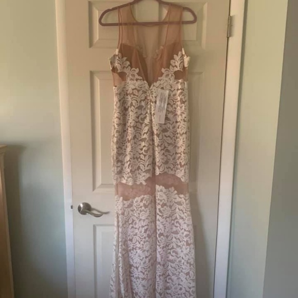 BCBG MaxAzria Ivory "Rayna" Gown - Picture 4 of 4